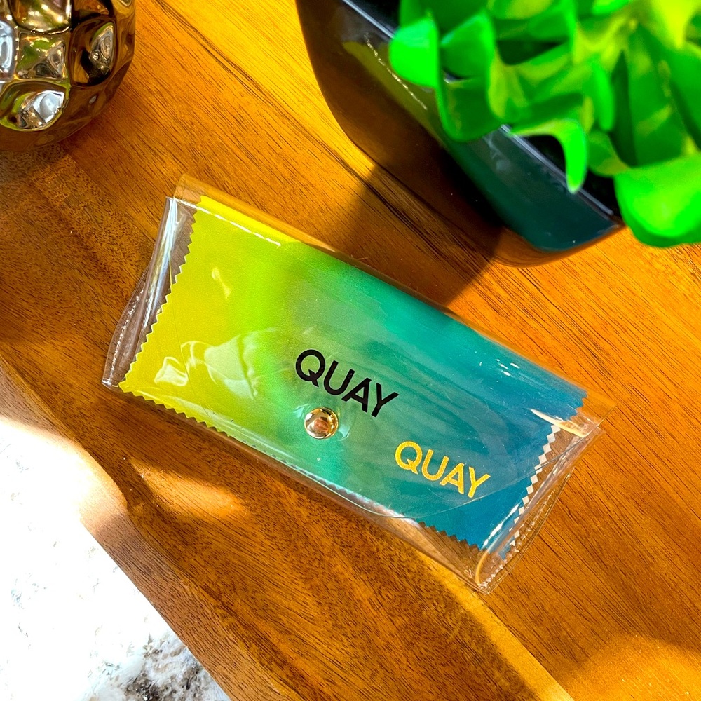 Quay Sunglasses Container